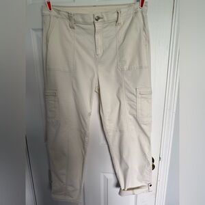 Womens cargo pants that roll up with snap. Side pocket with zipper